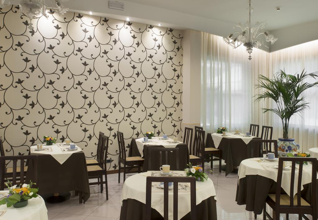 Acasamia Welchome Hotel Ріміні Екстер'єр фото